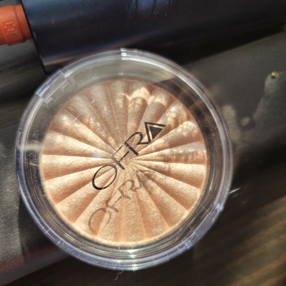 Ofra Cosmetics Rodeo Drive Highlighter. - Picture 2 of 5